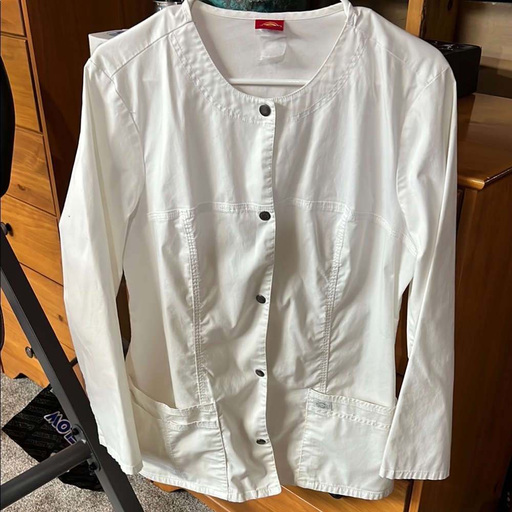 Women's White Scrub Jacket Sz Medium